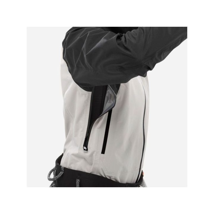 Moteriška striukė su GORE-TEX membrana Millet Kamet GTX, juoda