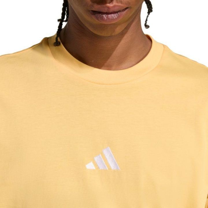 Vyriški marškinėliai su siuvinėtu logotipu adidas Essentials, geltoni
