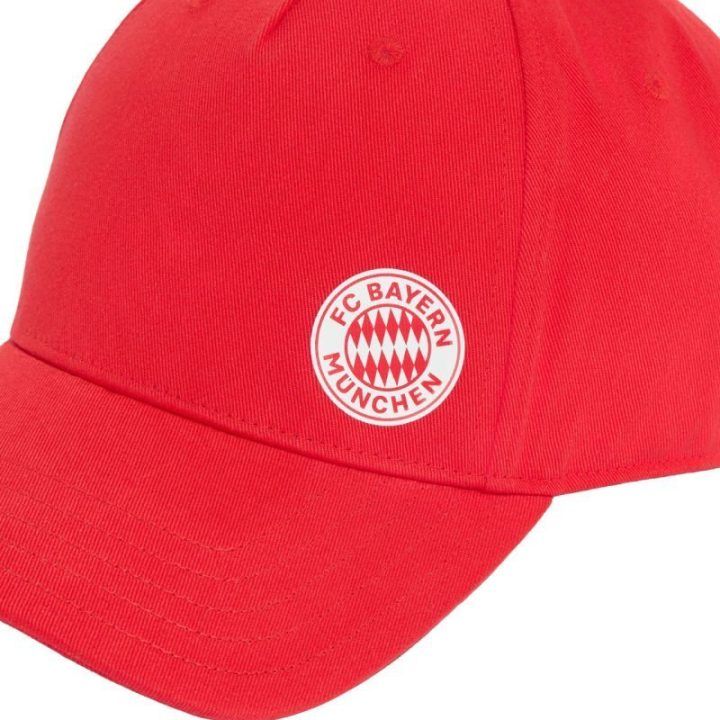 Kepurė su snapeliu adidas FC Bayern Munich Essentials, raudona
