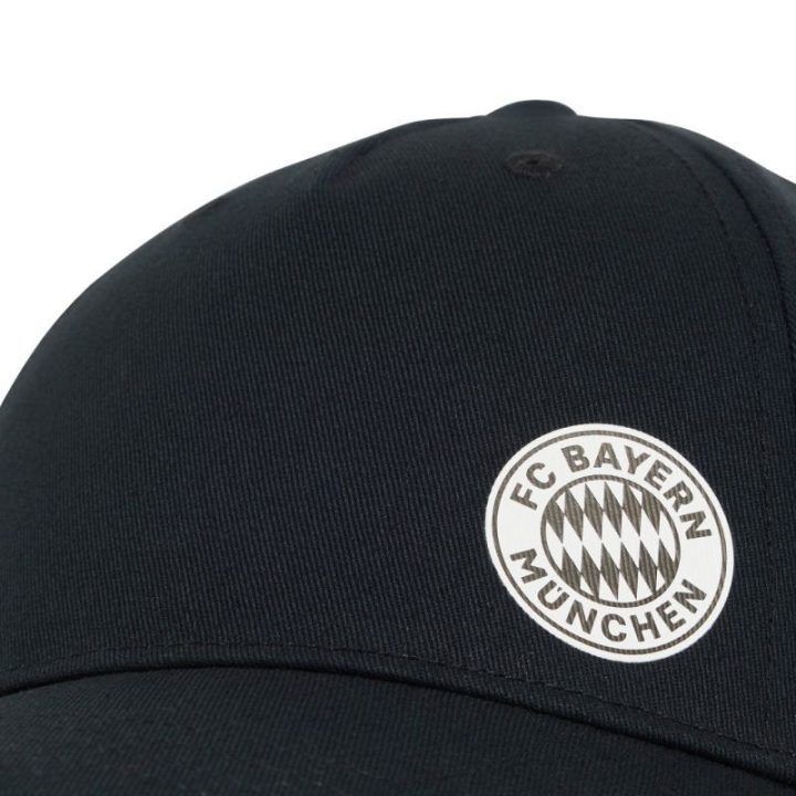 Kepurė su FC Bayern Munich emblema adidas Essentials, juoda
