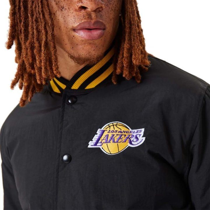 Vyriška bomberio tipo striukė New Era Lakers, juoda ir auksinė