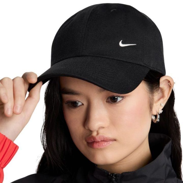 Uniseks kepurė su lenktu snapeliu Nike Club, juoda
