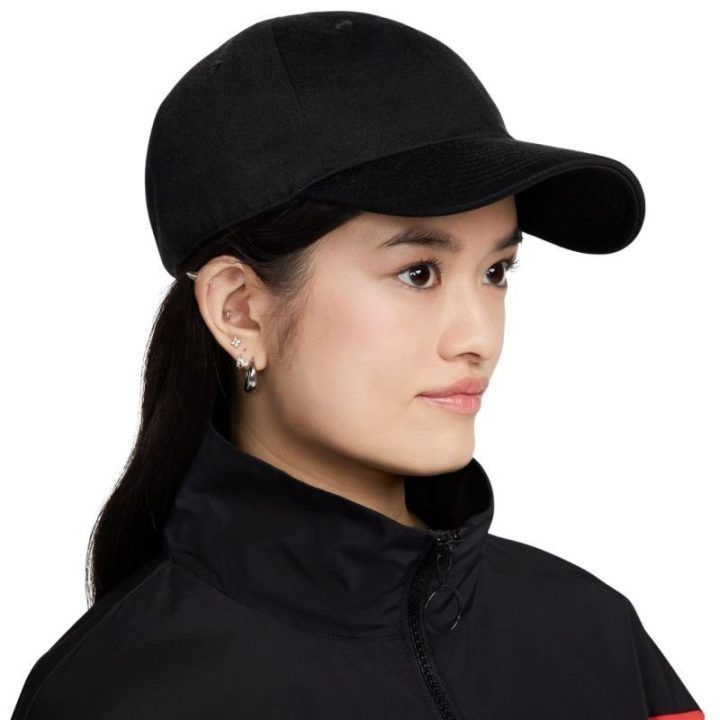 Uniseks kepurė su lenktu snapeliu Nike Club, juoda