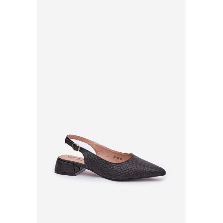 Moteriškos basutės su žemu kulnu ir pynimu Step in style, juodos