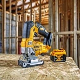 Akumuliatorinis siaurapjūklis DeWALT, 18 V, juodas, geltonas ir sidabrinis