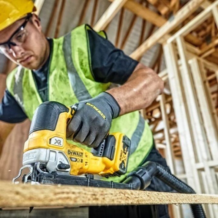 Akumuliatorinis siaurapjūklis DeWALT, 18 V, juodas, geltonas ir sidabrinis