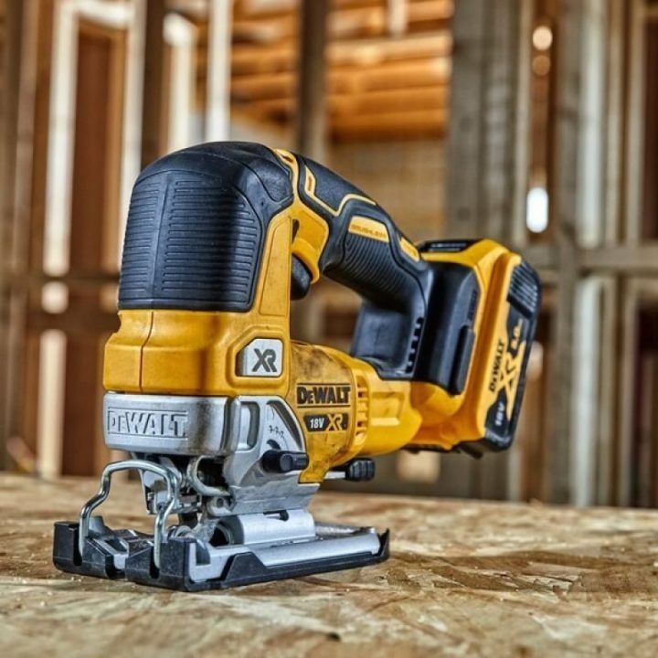 Akumuliatorinis siaurapjūklis DeWALT, 18 V, juodas, geltonas ir sidabrinis