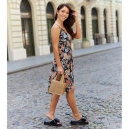 Gėlėta suknelė su petnešėlėmis, juoda