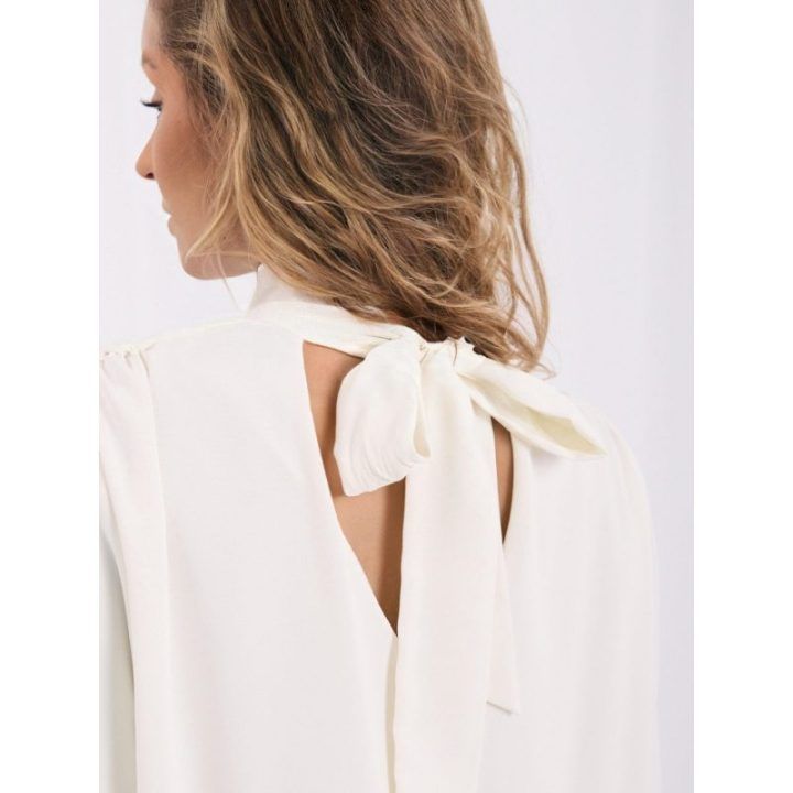 Moteriška palaidinė su nėriniuota iškirpte Italy Moda, kreminė