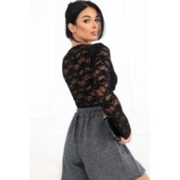 Moteriška nėriniuota palaidinė su V formos iškirpte Italy Moda, juoda