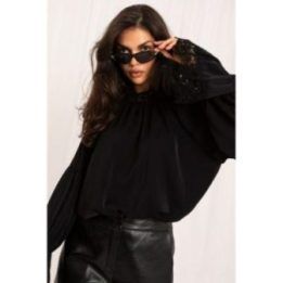Moteriška palaidinė su nėriniuota apykakle Italy Moda, juoda